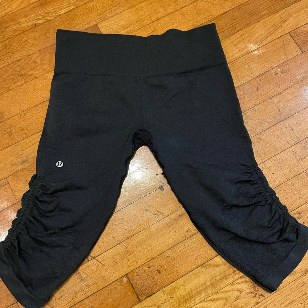 LULULEMON LEGGINGS - Picture 1 of 4